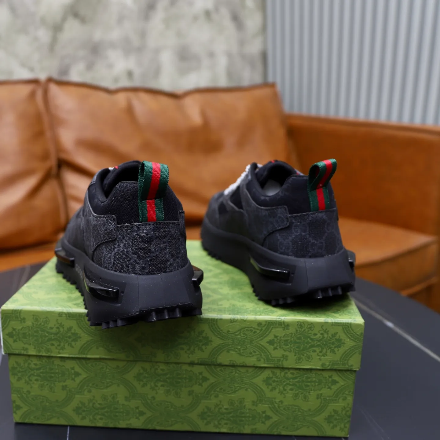 Men's shoes: 462💰🙅‍♂️🙅‍♂️🙅‍♂️ Brand: GUCCI Standard code: 38-44 (45 customized) Grade: Same as the official website Material: Original leather splicing Comfortable and breathable lining Original wear-resistant outsole Style category: Men's fashionable casual shoes Running sneakers Noble luxury brand elements Top luxury Color: actual picture color